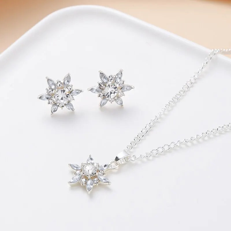 Ensemble de bijoux en cristal en forme de flocon de neige, collier et boucles d'oreilles couleur argent en alliage de Zinc pour femmes, fête de mariage, luxe, Style romantique
