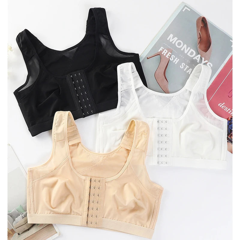 Brassière de soutien sportif pour femmes, conçue pour un soutien optimal lors des activités physiques. Respirante et résistante aux chocs, cette brassière est idéale pour le fitness. Son design croisé dans le dos aide à maintenir une posture correcte.