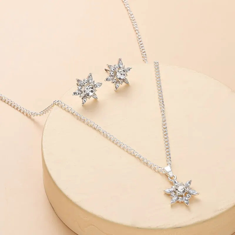 Ensemble de bijoux en cristal en forme de flocon de neige, collier et boucles d'oreilles couleur argent en alliage de Zinc pour femmes, fête de mariage, luxe, Style romantique