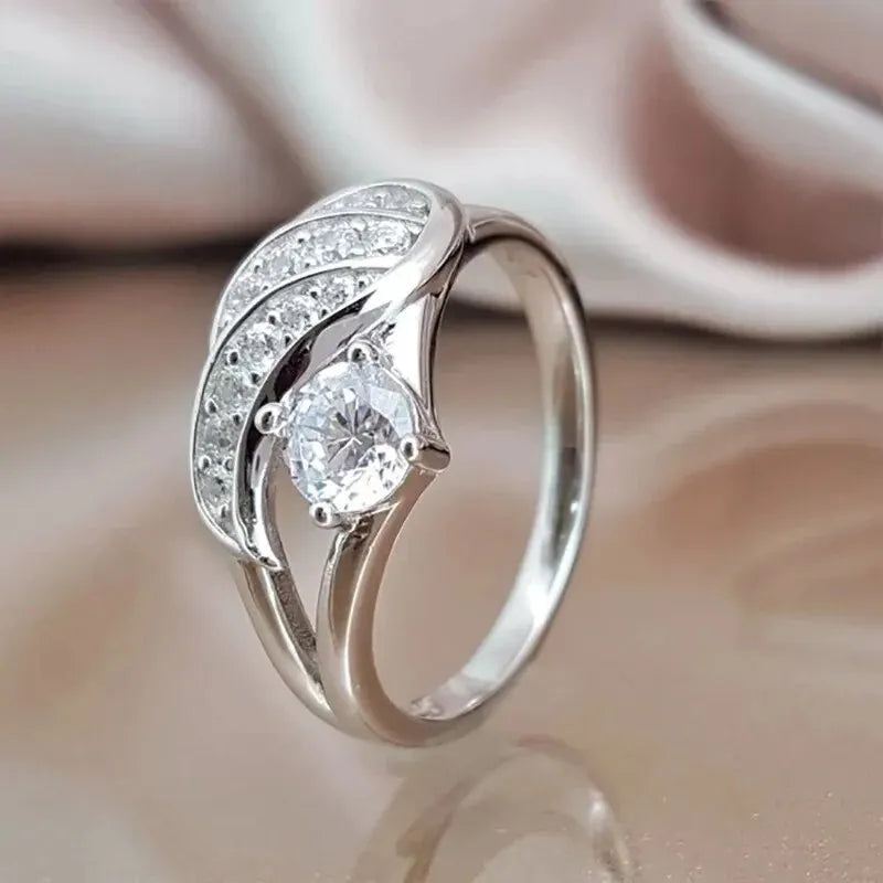 Bagues classiques en métal pour femmes, couleur or, Zircon blanc, bague romantique pour demande de mariée, bijoux cadeau de mariage